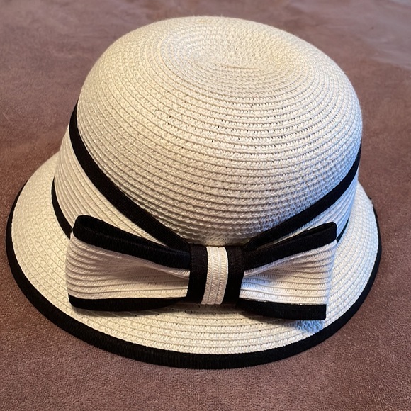 Le Chateau white and black straw hat❤️Price Drop❤️ - Picture 3 of 8